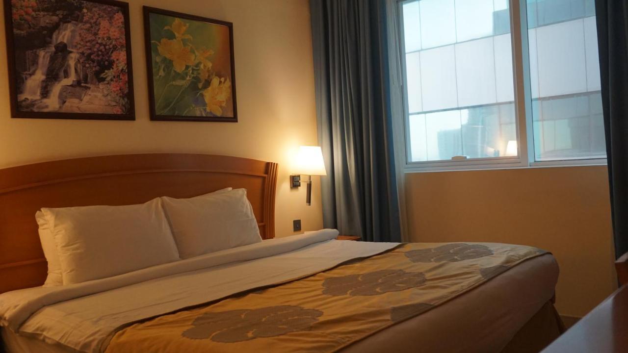 Апарт отель Golden Tulip Шарджа Экстерьер фото