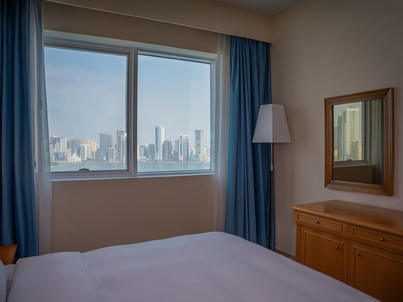 Апарт отель Golden Tulip Шарджа Экстерьер фото